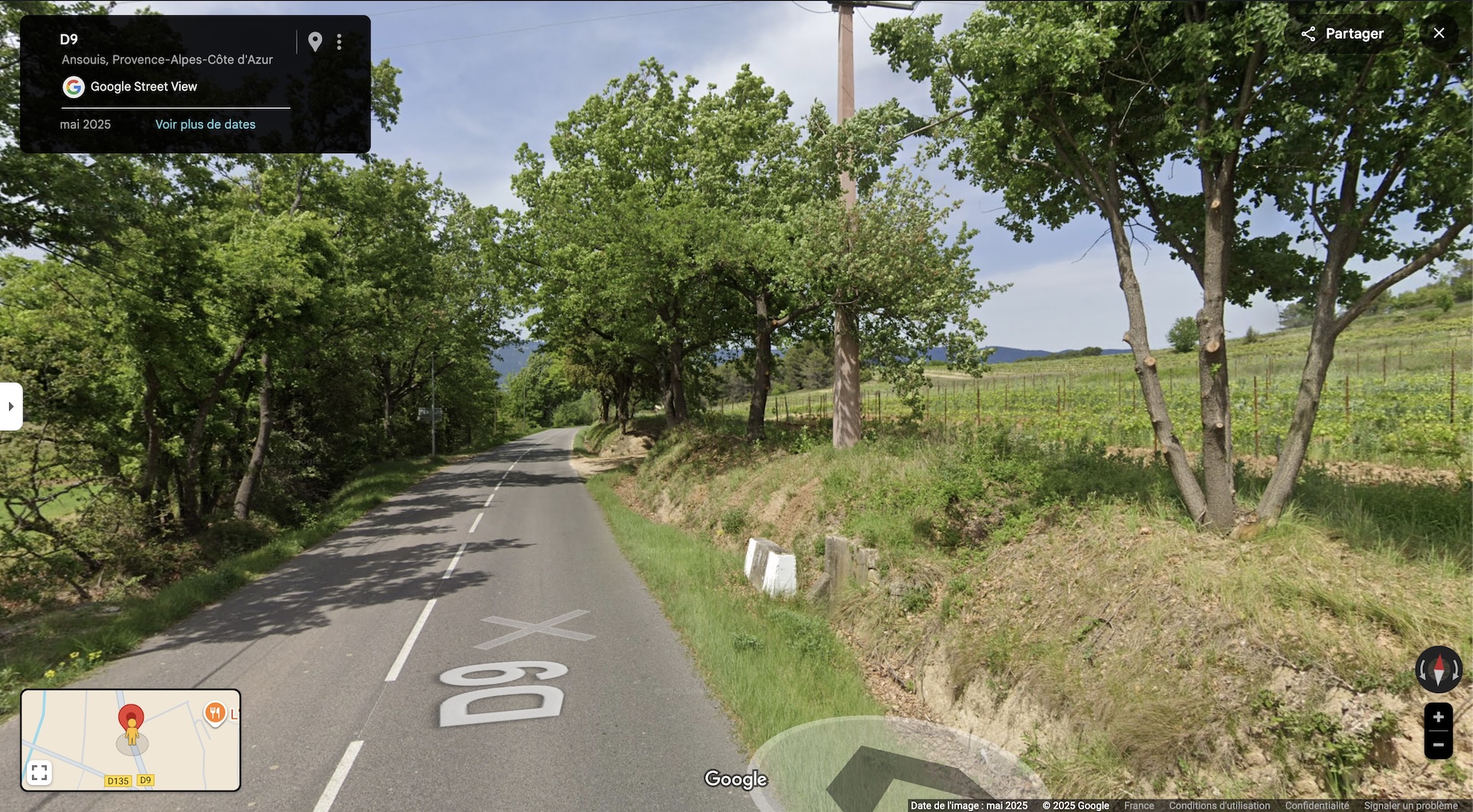 Route D9 en direction de Cabrières-d'Aigues