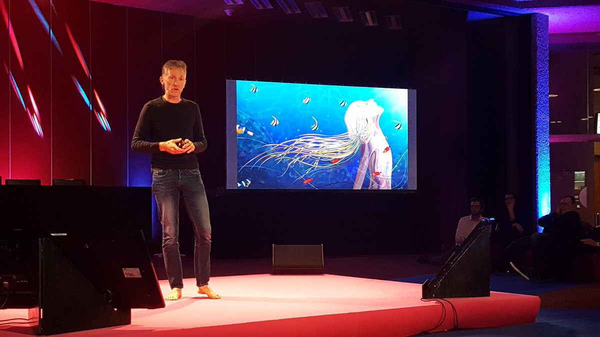 JF donnant une conférence